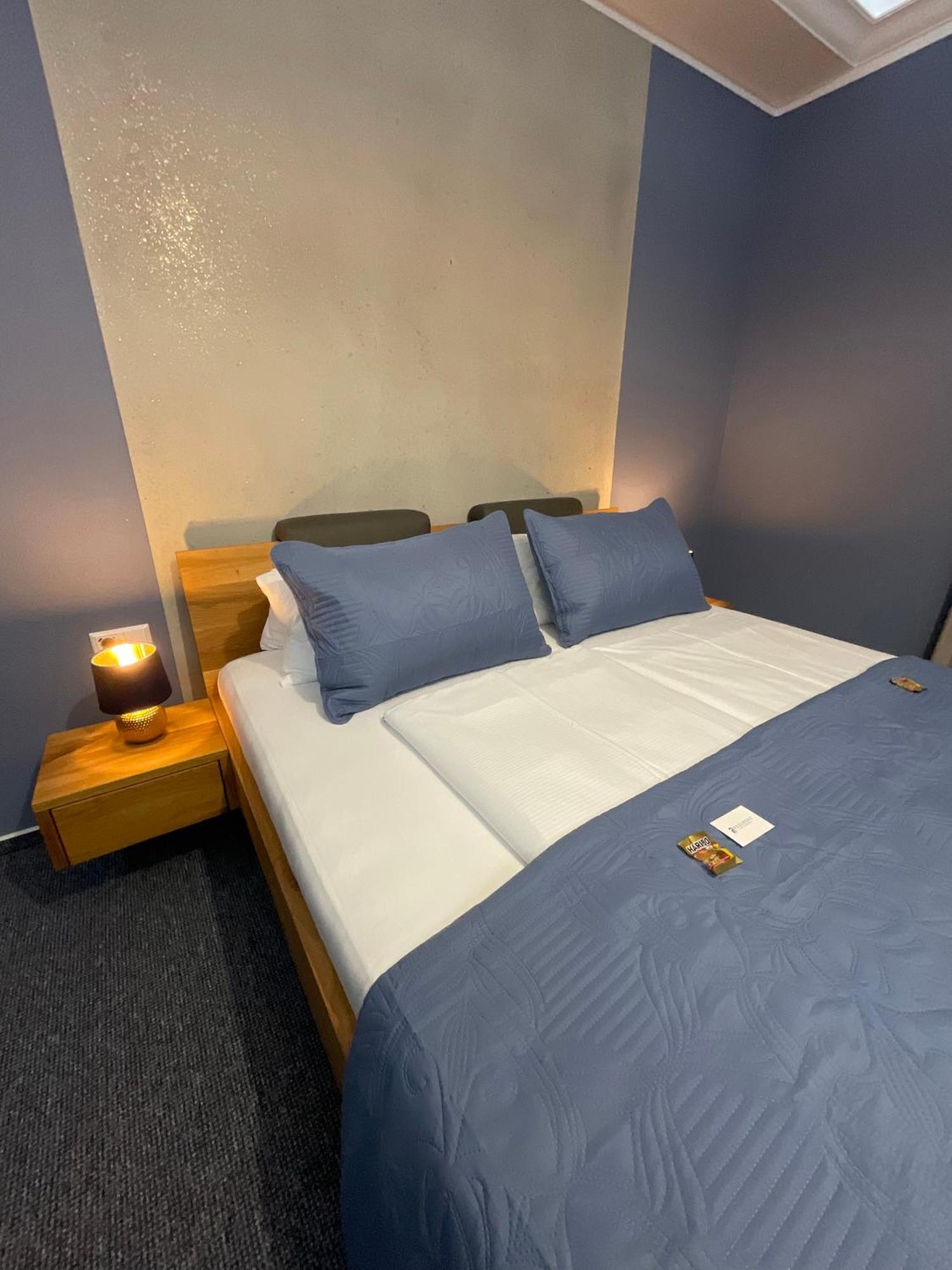 Hotel Residenz Luxury Apartments メッツィンゲン エクステリア 写真