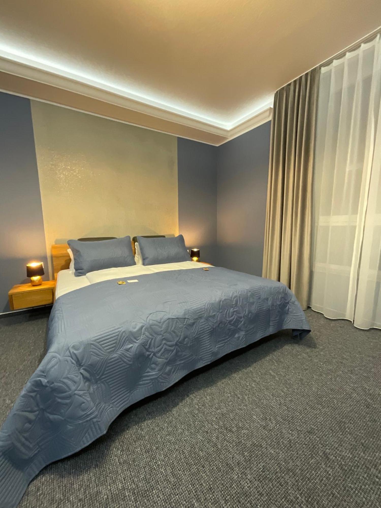 Hotel Residenz Luxury Apartments メッツィンゲン エクステリア 写真