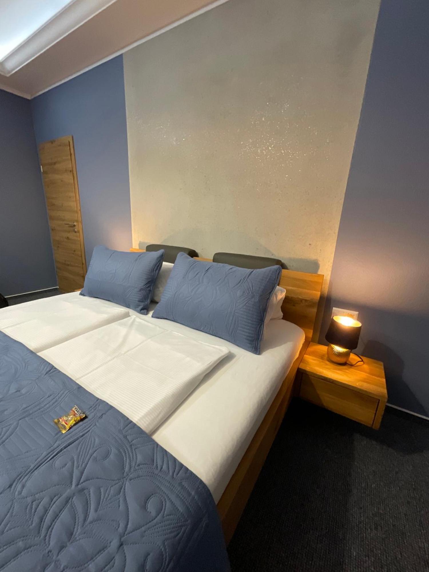 Hotel Residenz Luxury Apartments メッツィンゲン エクステリア 写真