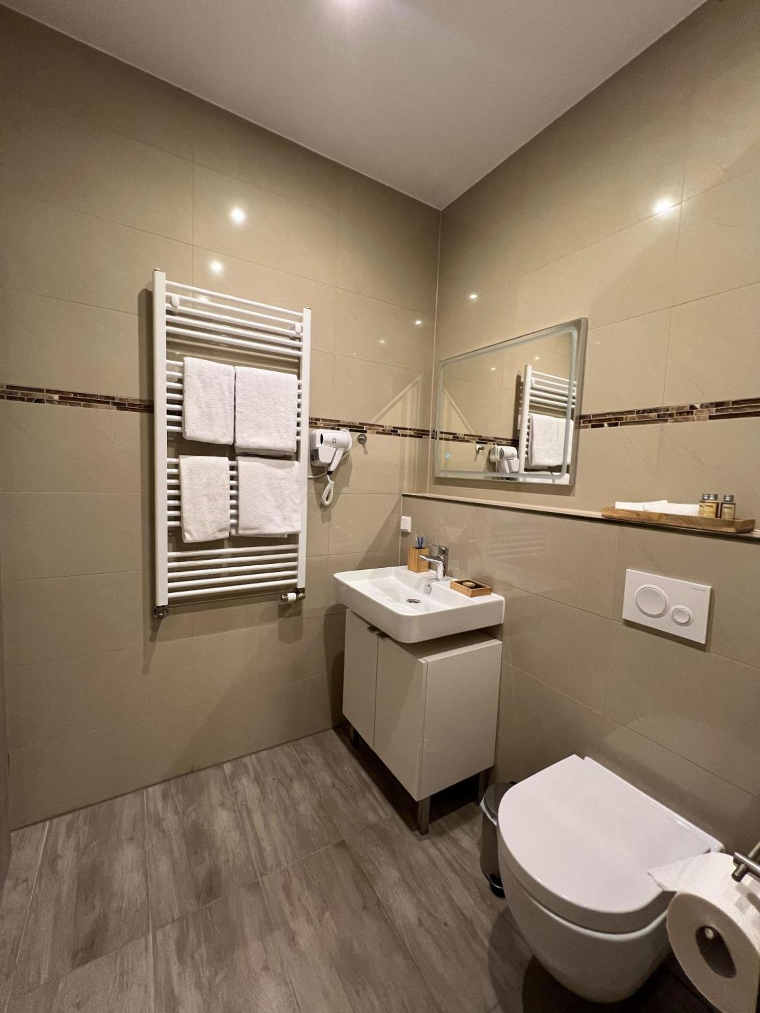 Hotel Residenz Luxury Apartments メッツィンゲン エクステリア 写真