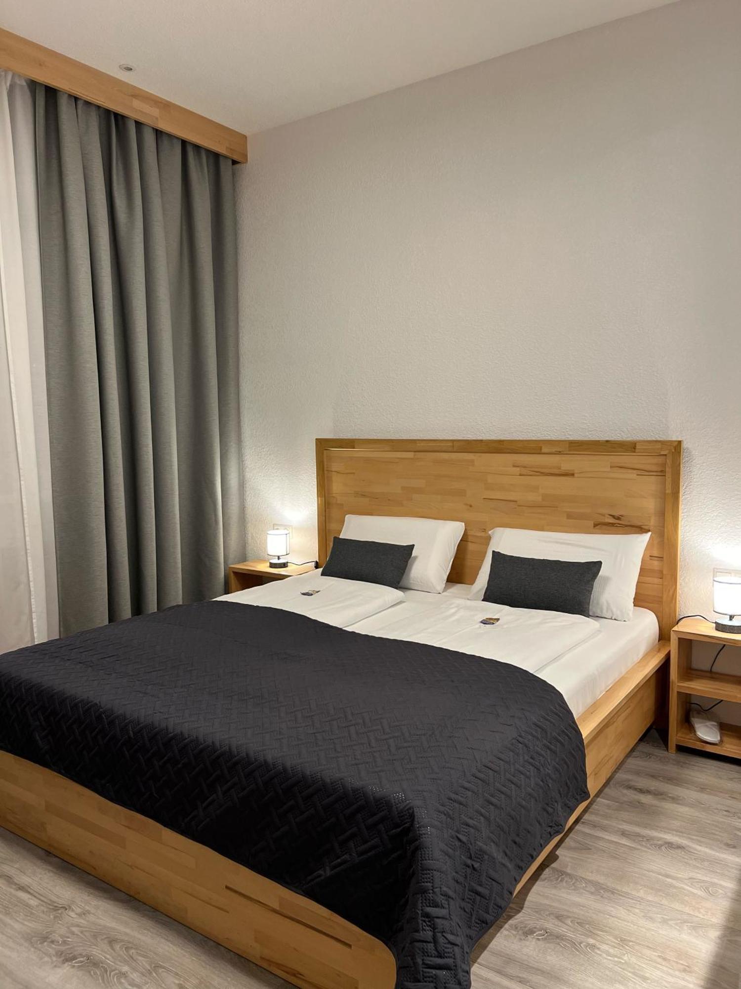 Hotel Residenz Luxury Apartments メッツィンゲン エクステリア 写真