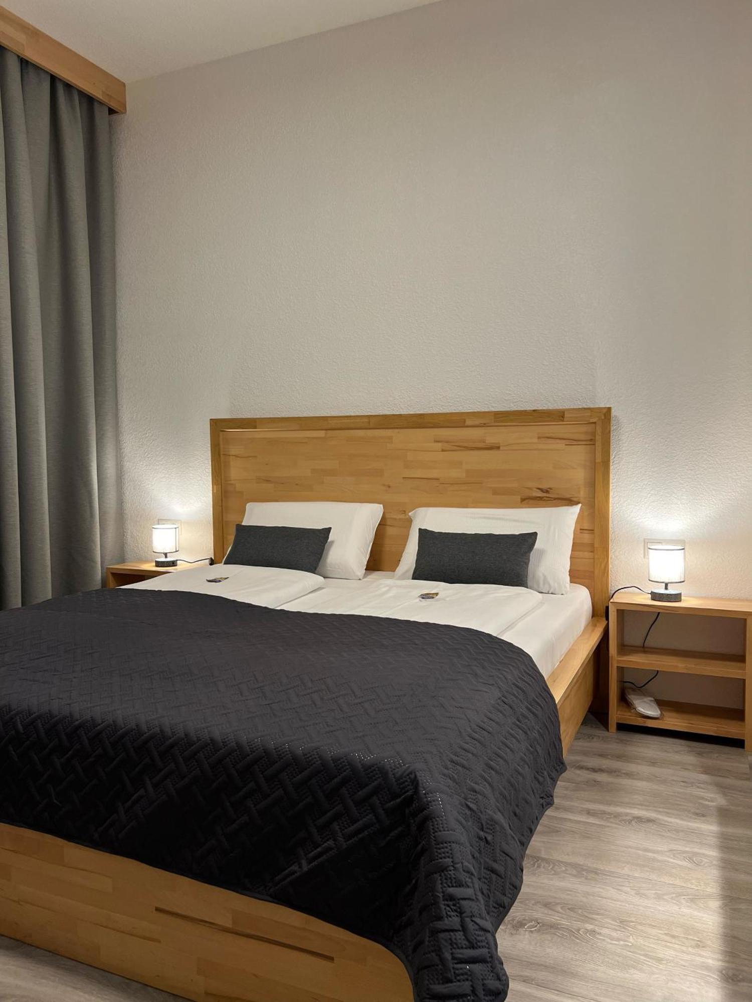 Hotel Residenz Luxury Apartments メッツィンゲン エクステリア 写真