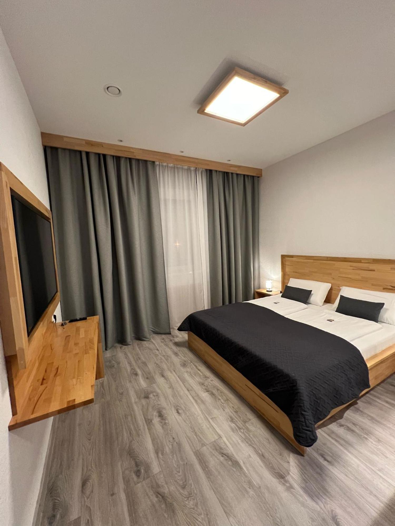 Hotel Residenz Luxury Apartments メッツィンゲン エクステリア 写真
